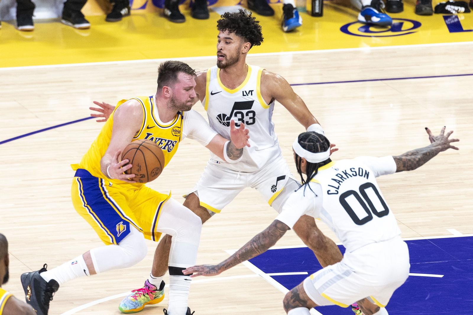 开云-关于领先优势明显引发热议！，东契奇在利物浦比赛中刷新纪录上演精彩一战的信息-开云