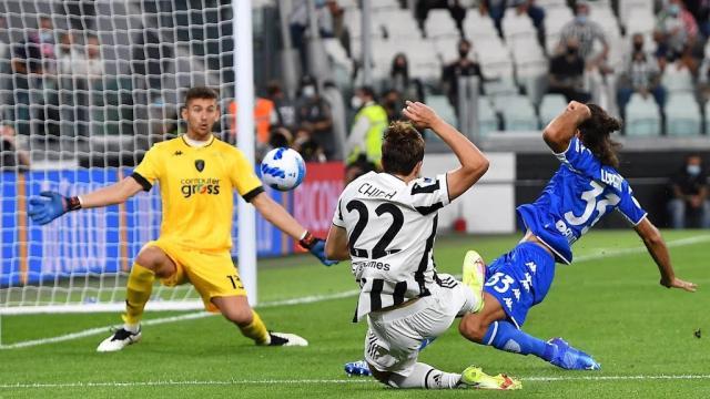 开云体育-尤文图斯教练压力巨大！，Ning遭遇十五持续失利观众掌声雷动-开云体育